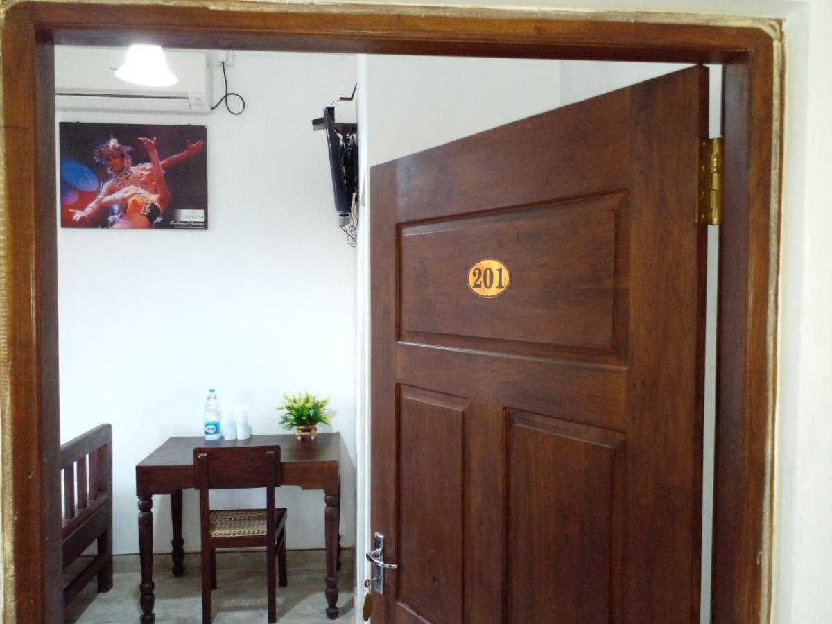 Muduna Walawwa Resort Kandy Exterior photo