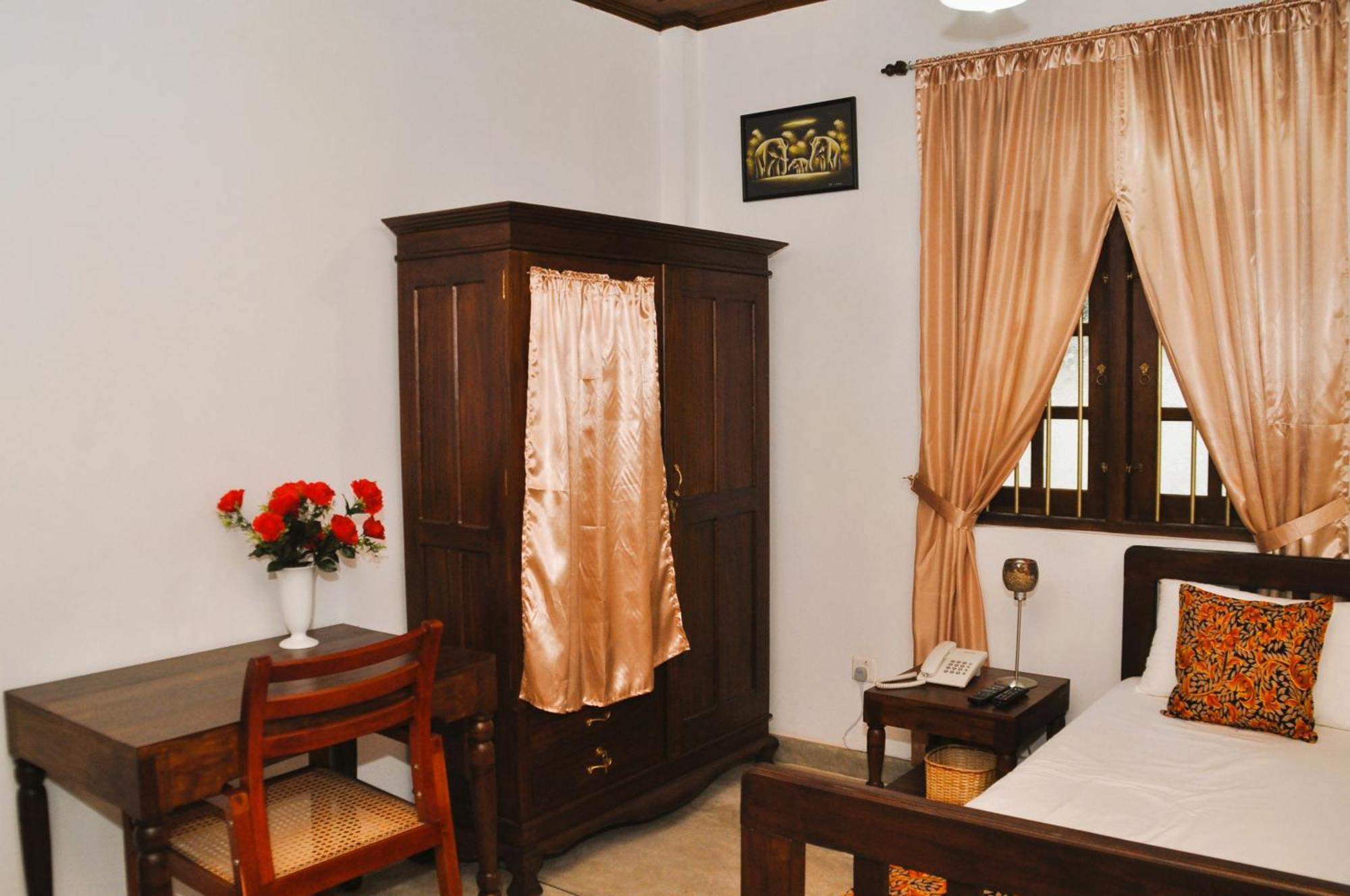 Muduna Walawwa Resort Kandy Exterior photo